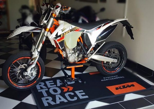 Motorcycle Accessories FFM Approved Fuel And Oil Resistant Custom Printed KTM Pit Mat Motorcycle Matt